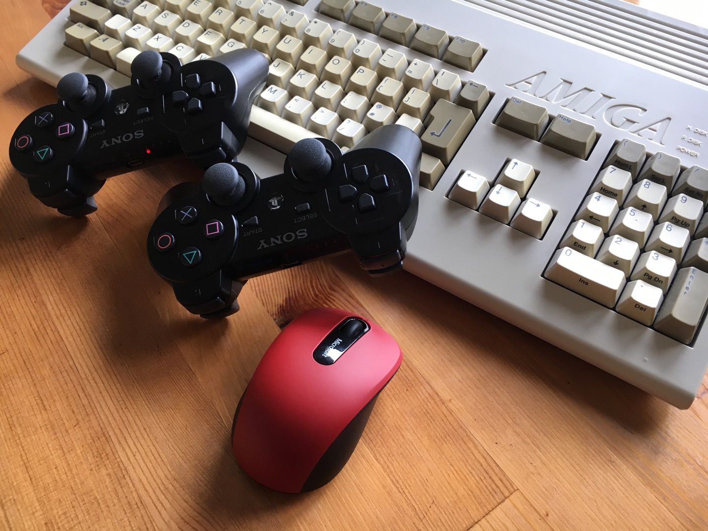Using wireless Bluetooth gamepads and mice on an Amiga or C64